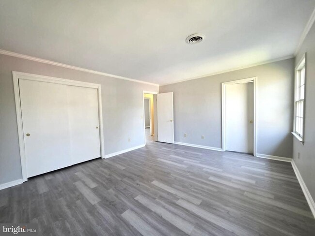 Building Photo - 830 Larch Way