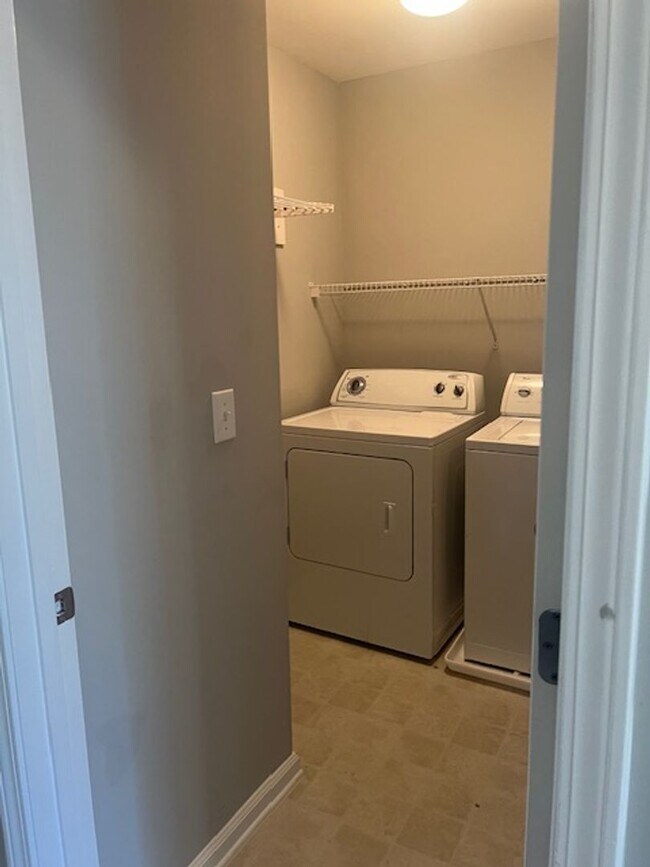 Building Photo - 8 Grosbeak Ln