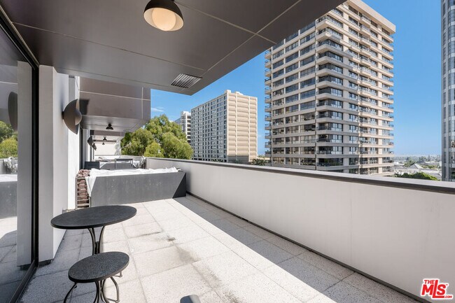 Building Photo - 10777 Wilshire Blvd