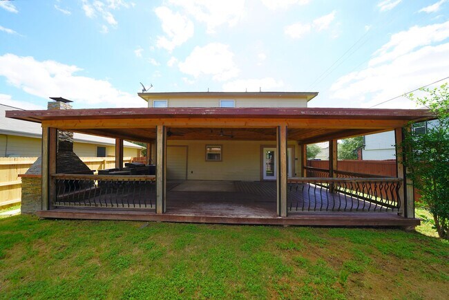 Building Photo - Great 4 Bedroom, 2.5 Bathroom Home Now Ava...