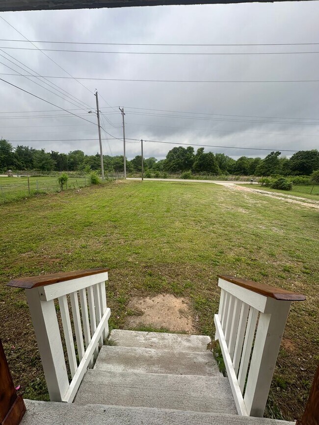 Building Photo - 4 Bed, 2 Bath, 2 dInng, 2 Living