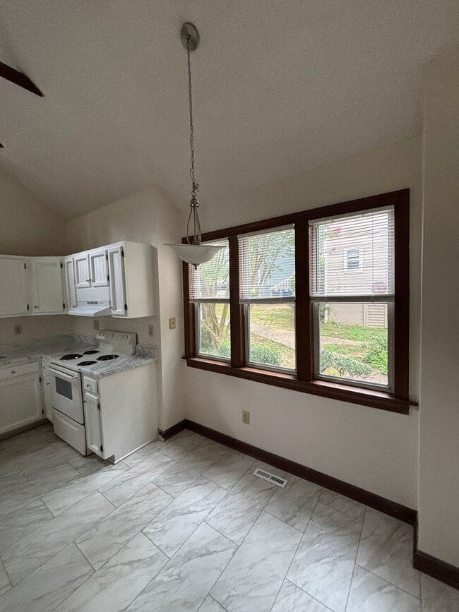 Building Photo - Great condo, GREAT PRICE! APPLY NOW!!