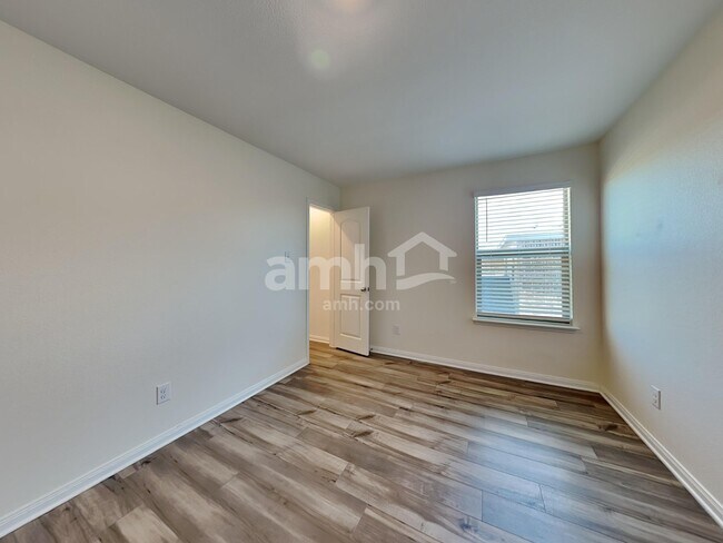 Building Photo - 216 Foster Ln