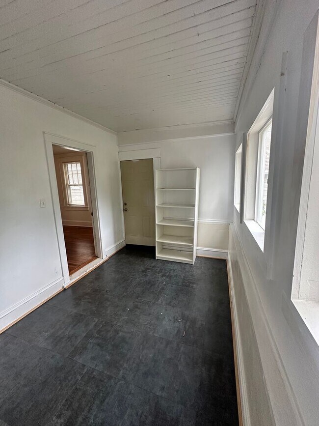 Building Photo - 527 Maryland Ave