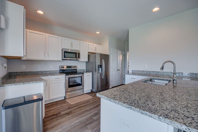 Building Photo - Luxurious 3 bedrooms 2.5 bath home in Nort...