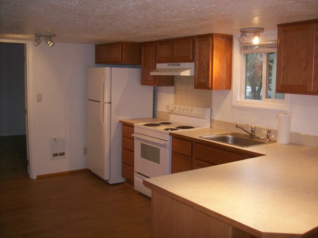 Building Photo - STATUS: RENTED-  | R220A | $1095 + $100 fo...