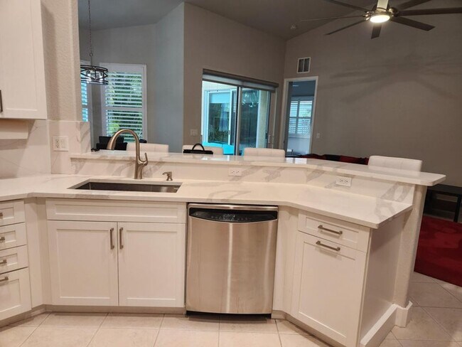 Building Photo - 2564 Sandy Cay