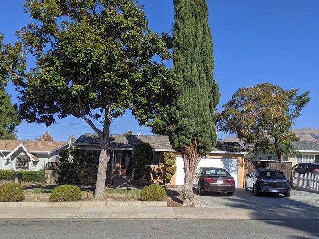 Building Photo - 1837 Burley Dr