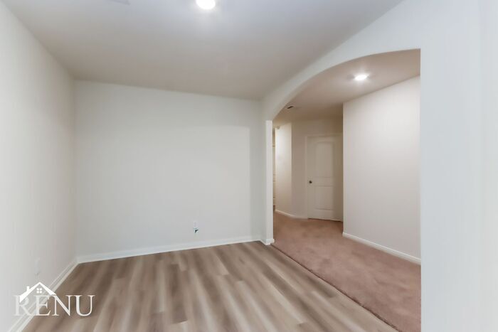 Building Photo - 10474 Sweetwater Creek Dr