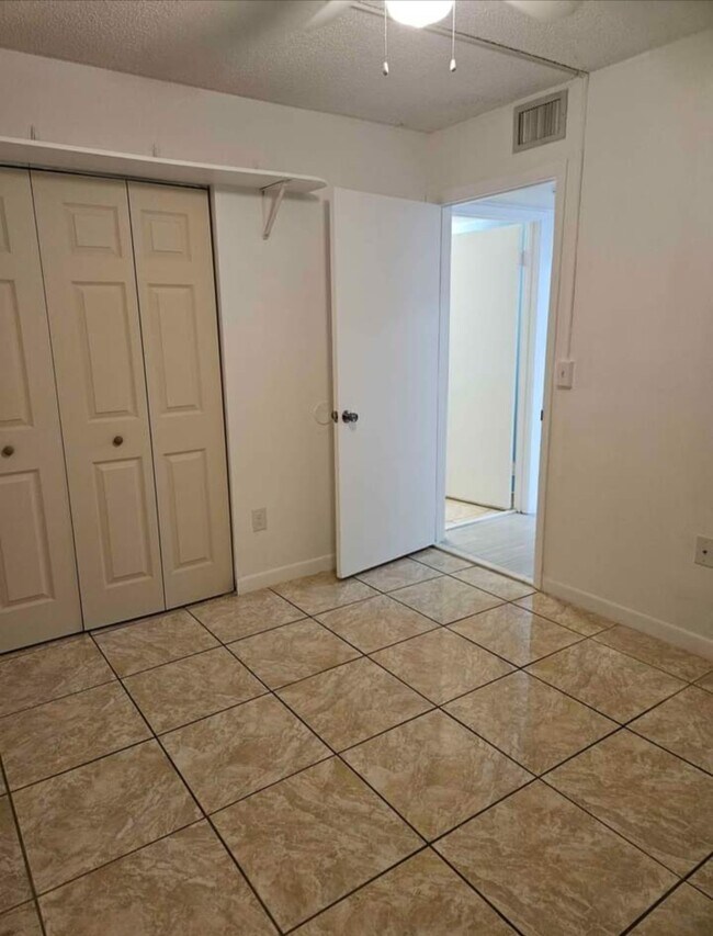 Building Photo - 20910 NE 8th Ct