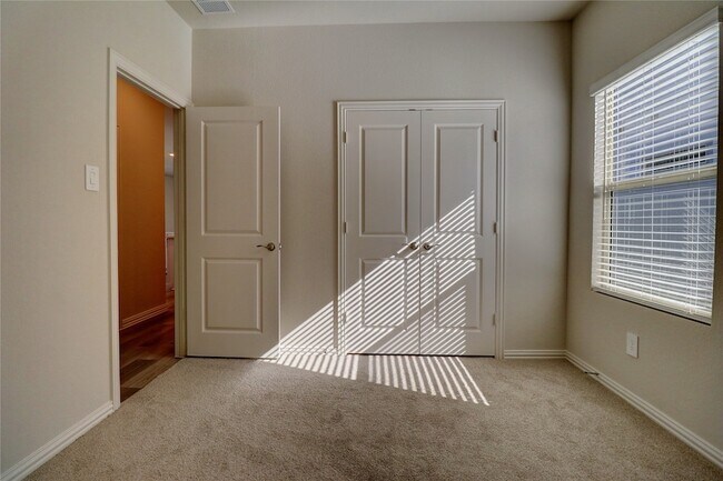 Building Photo - 4104 Zoe Ln