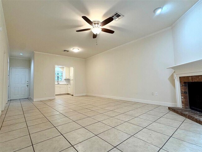 Building Photo - 2100 San Gabriel St