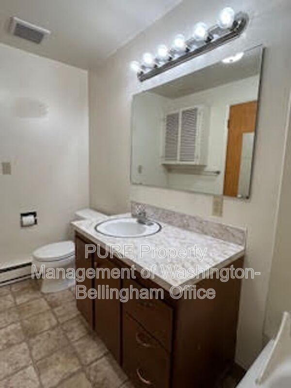 Building Photo - 625 N Garden St