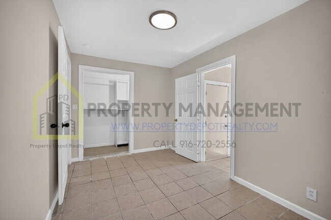 Building Photo - Spacious 3-Bed, 2-Bath Haven in Sacramento