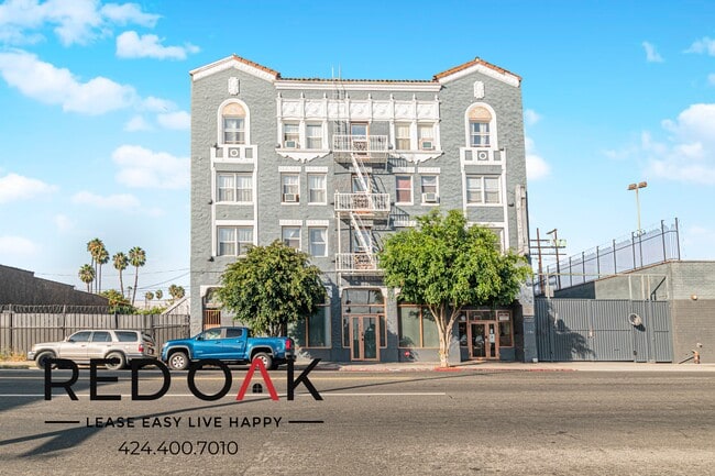 Building Photo - 2731 Beverly Blvd