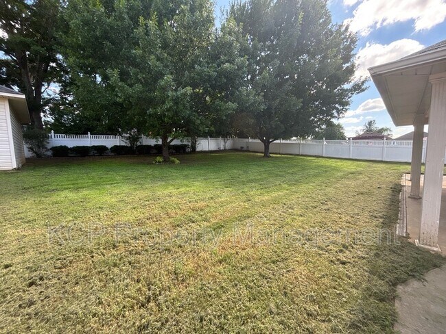 Building Photo - 2109 Barrington Dr
