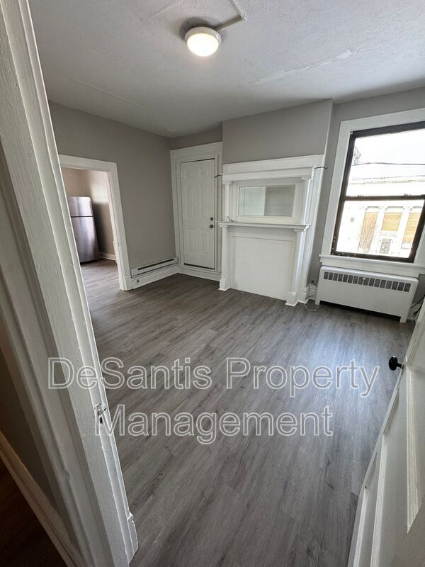 Building Photo - 810 Amity St