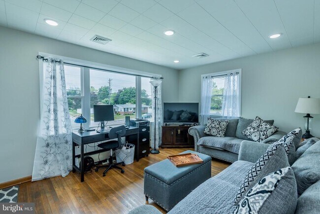 Building Photo - 3518 Trindle Rd