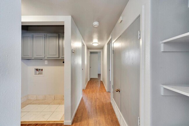 Building Photo - 1130 Bois D'Arc St