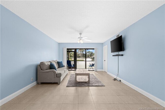 Building Photo - 1001 Sabal Ridge Cir