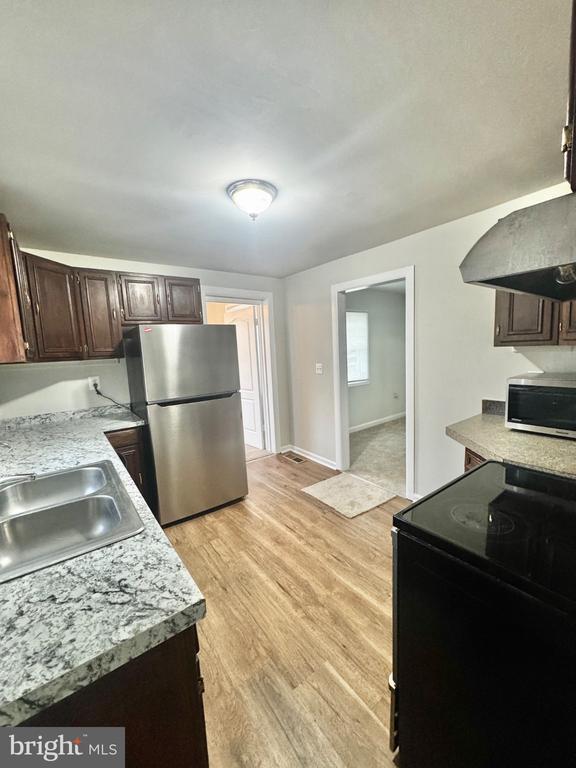 Building Photo - 18312 Chestnut Dr