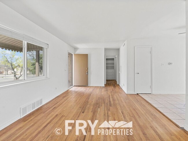 Building Photo - Updated Home near Downtown Denver