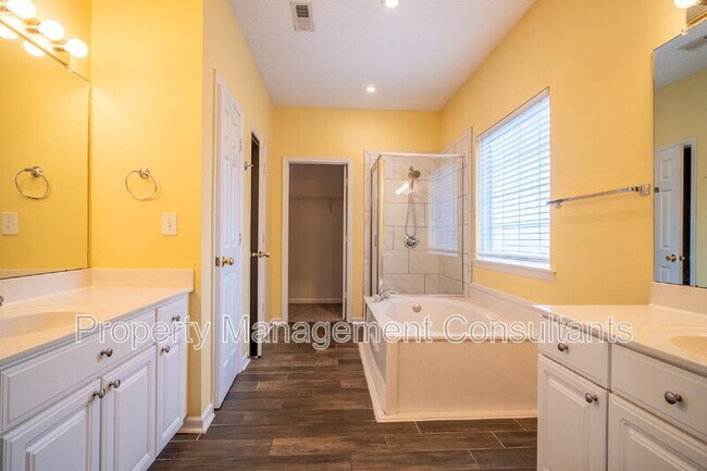 Building Photo - 216 Horseshoe Bend N
