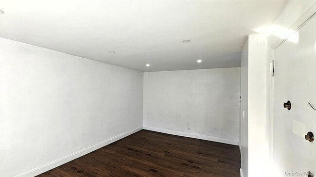 Building Photo - 66-04 Grand Central Pkwy