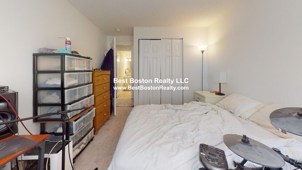 Building Photo - 175 Beacon St