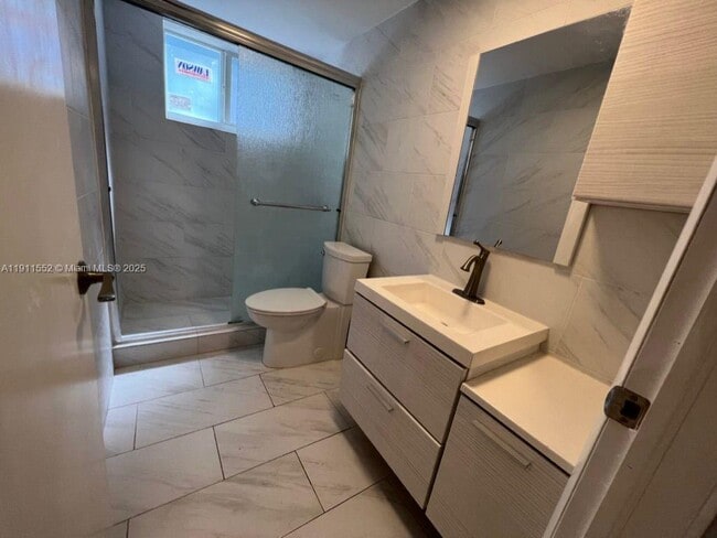 Building Photo - 2430 NE 135th St