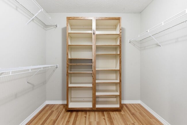 Building Photo - Updated home on large lot with GREAT SHOP!