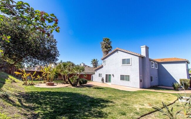 Building Photo - Spacious 6 Bedroom Home With Huge Backyard!