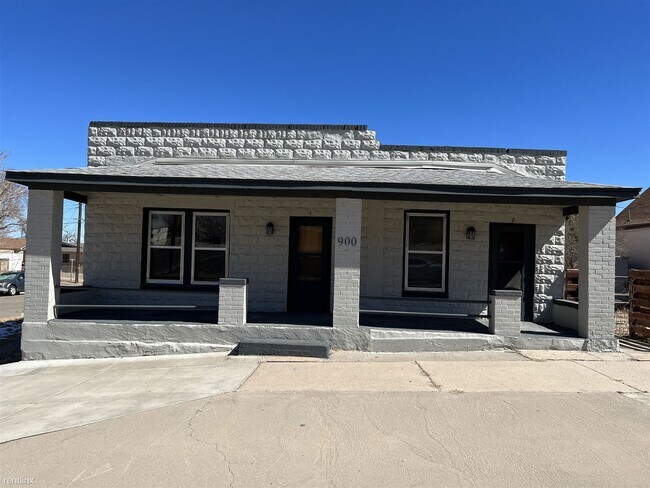 Primary Photo - 1 br, 1 bath Triplex - 900 Elm Street 2