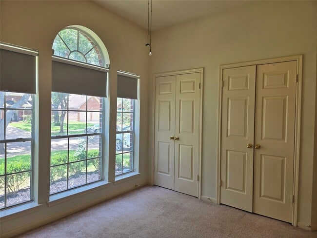 Building Photo - 4515 Oak Valley Dr