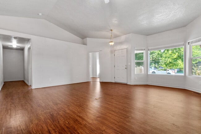 Building Photo - 2119 W Roberts Ave
