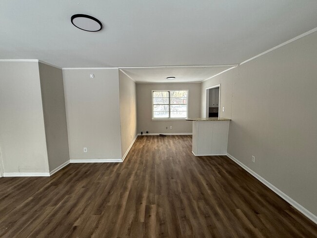 Building Photo - 210 Laurison St