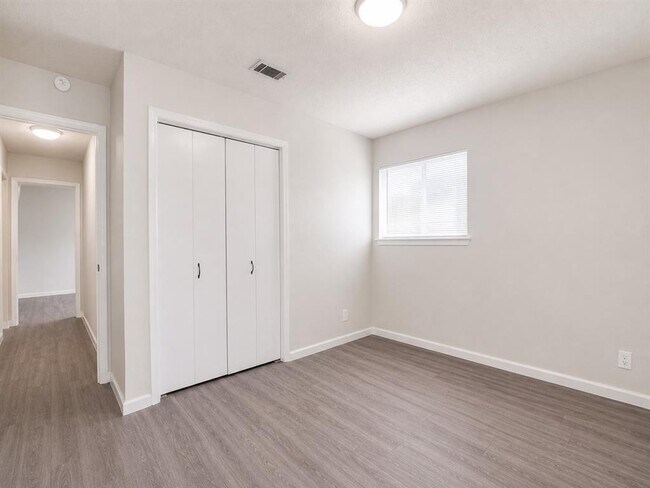 Building Photo - 412 Craddock Ave