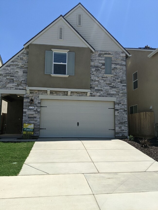 Building Photo - $250.00 OFF FIRST MONTH'S RENT!  Ready Now...