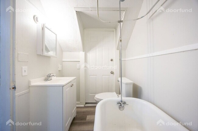 Building Photo - 3 Lyman St