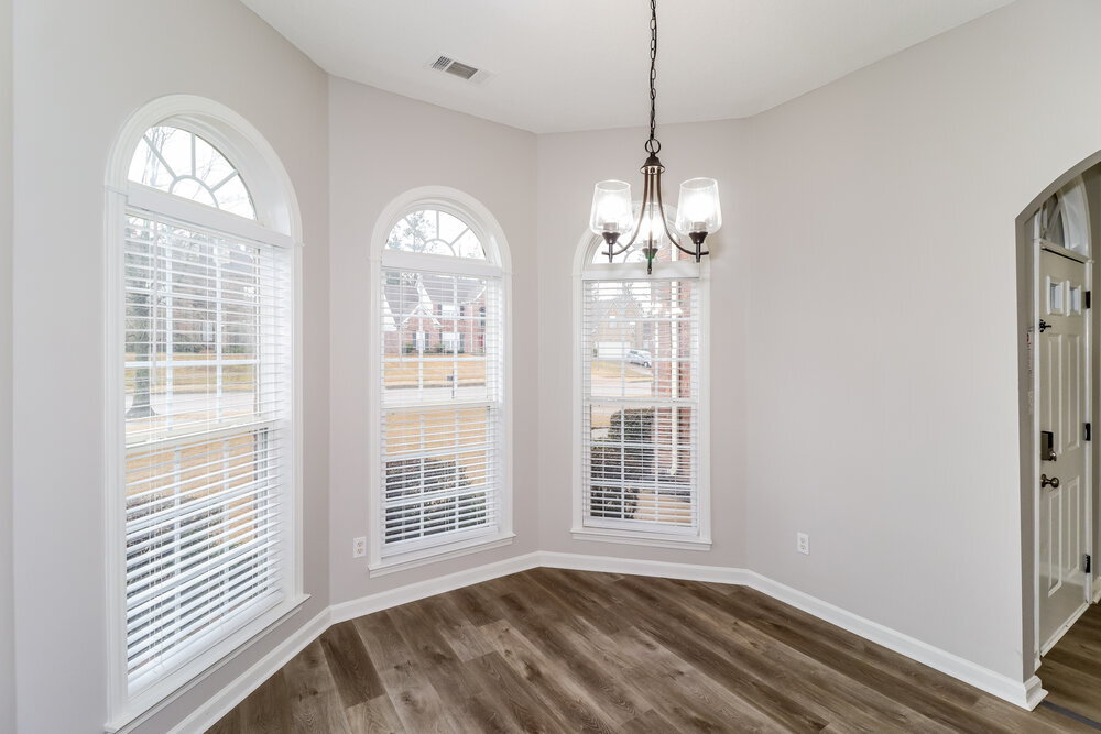 Building Photo - 10114 Bloomsbury Ave