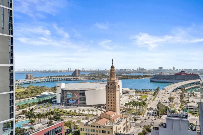 Building Photo - 121 NE 5th St