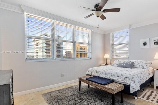 Building Photo - 5825 Collins Ave