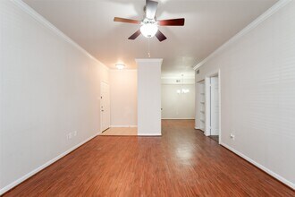 Building Photo - 2255 Braeswood Park Dr