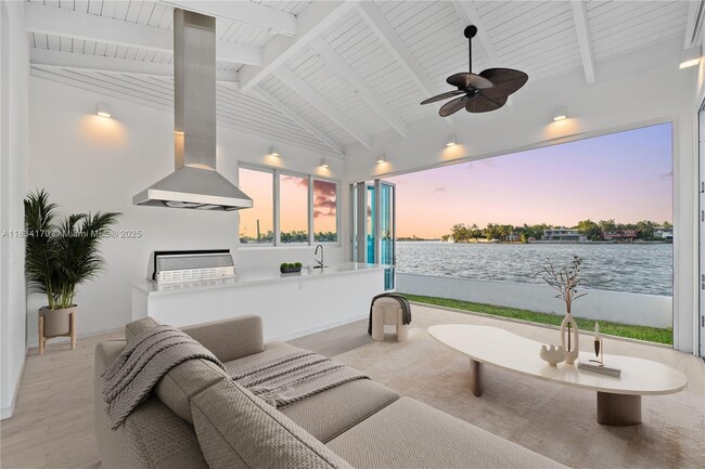 Building Photo - 205 N Hibiscus Dr