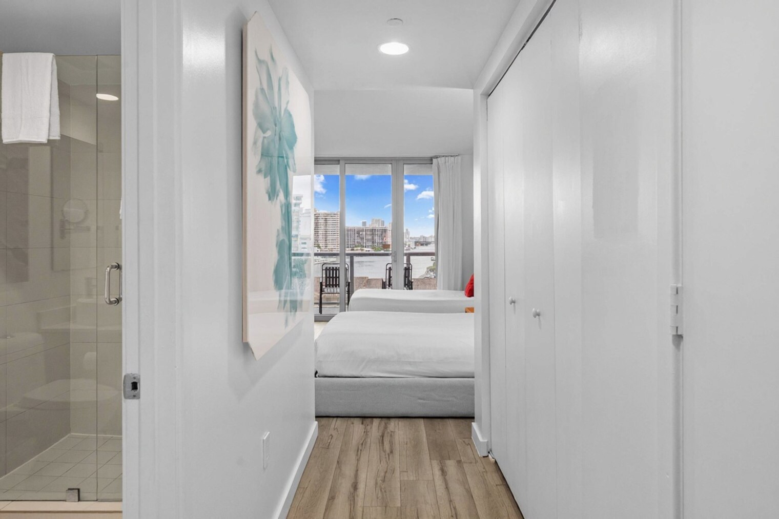 Building Photo - 2602 E Hallandale Beach Blvd