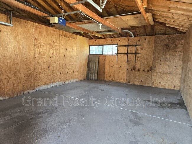 Building Photo - 573 Anita Ave