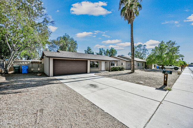 Building Photo - 3001 W Muriel Dr