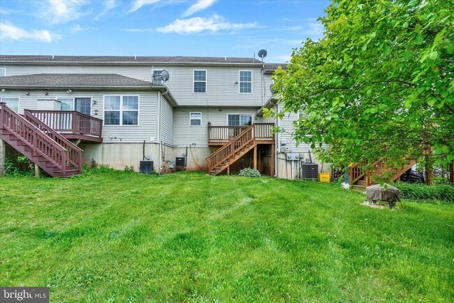 Building Photo - 655 Fisher Dr