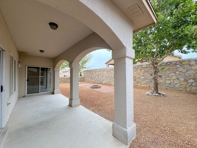Building Photo - Northeast El Paso 3 Bed/2 Bath Refrig A/C