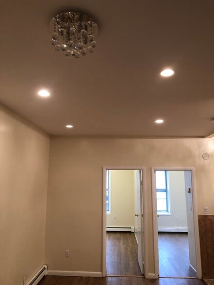 Building Photo - 214 48th St